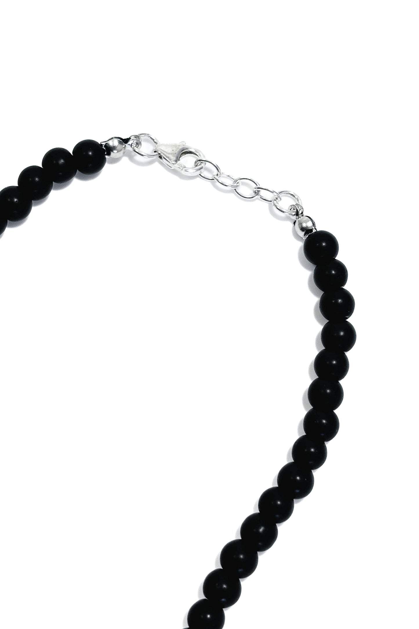 Beaded necklace with 925 silver clasps.