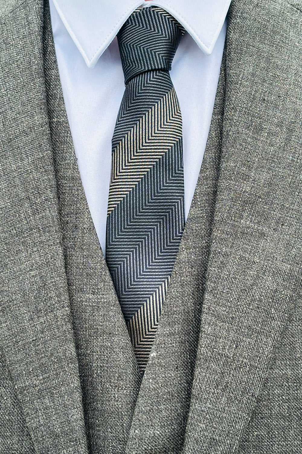 Silver & blue striped slim 6cm tie.