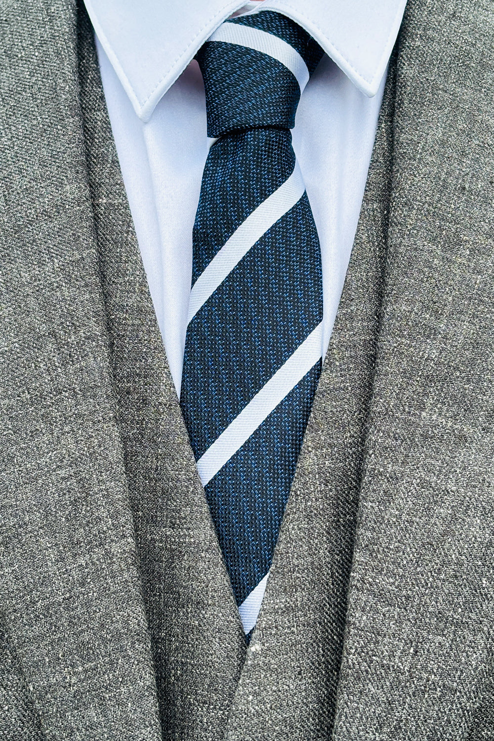 Blue & white striped slim 6cm tie.