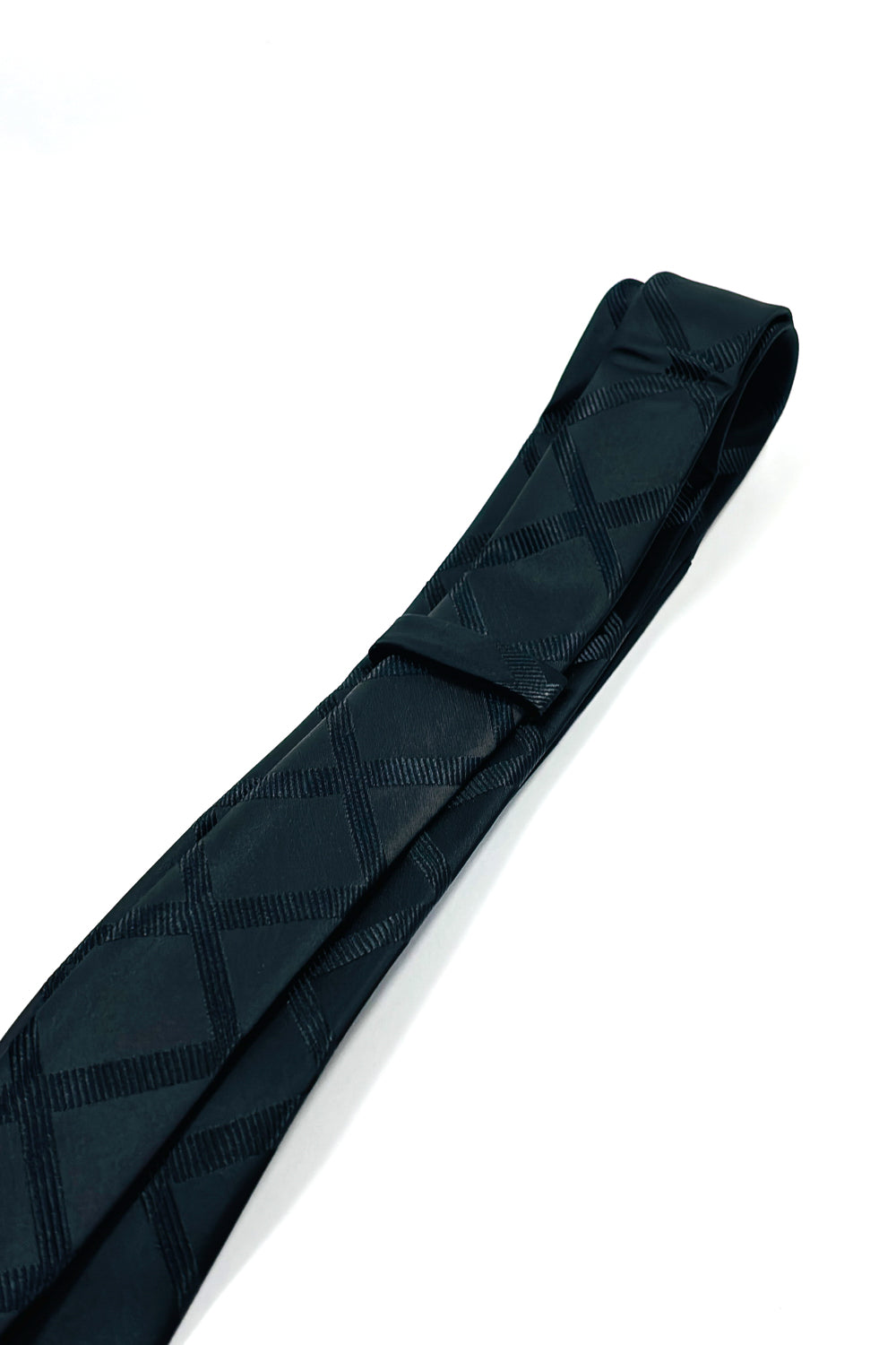Black geometric slim 6cm tie.