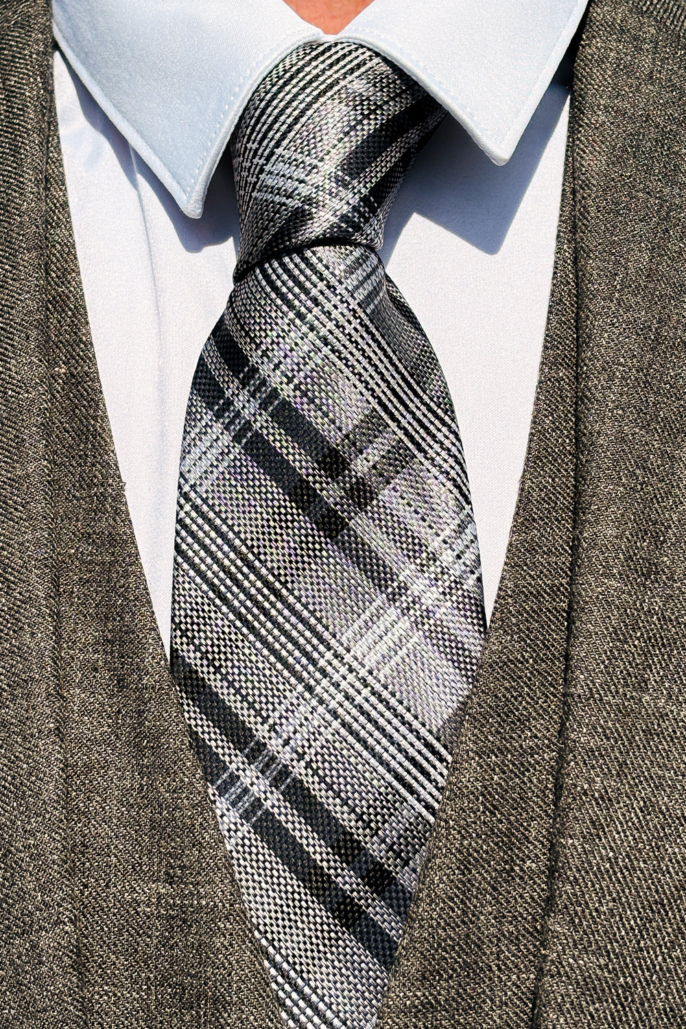 Silver & black Plaid 8cm tie.