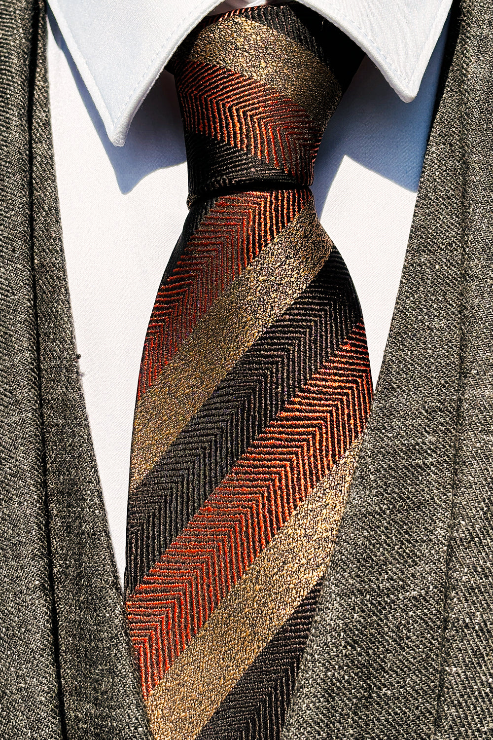 Brown, black & orange striped 8cm tie.