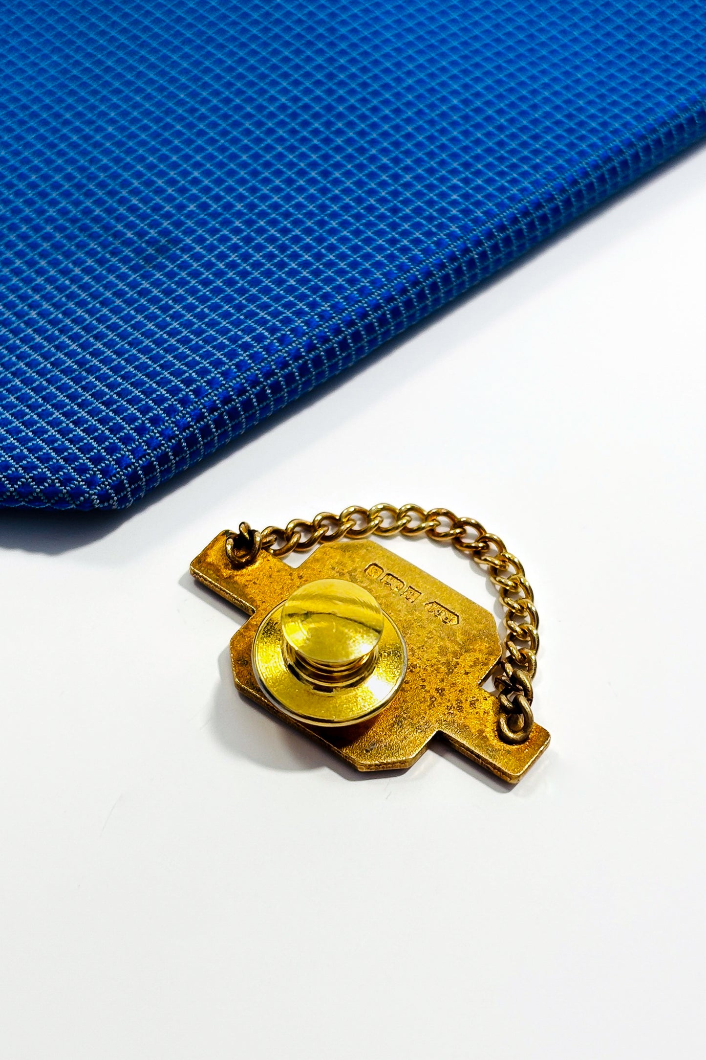 Gold plated 925 silver tie pin.