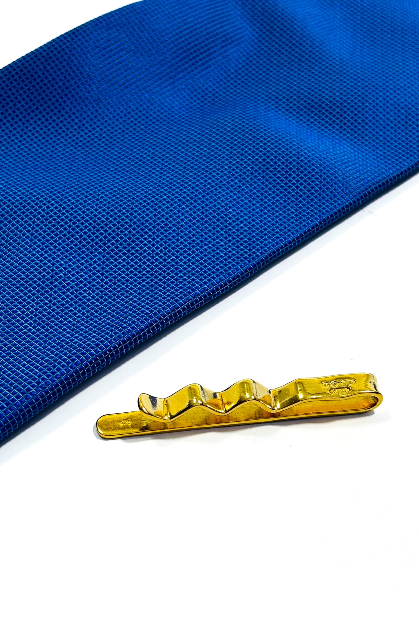 Gold plated 925 silver floral tie clip.