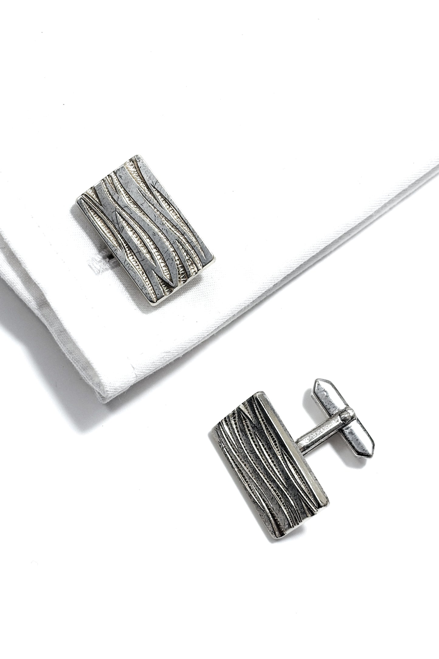 925 silver gold plated geometric design cufflinks.