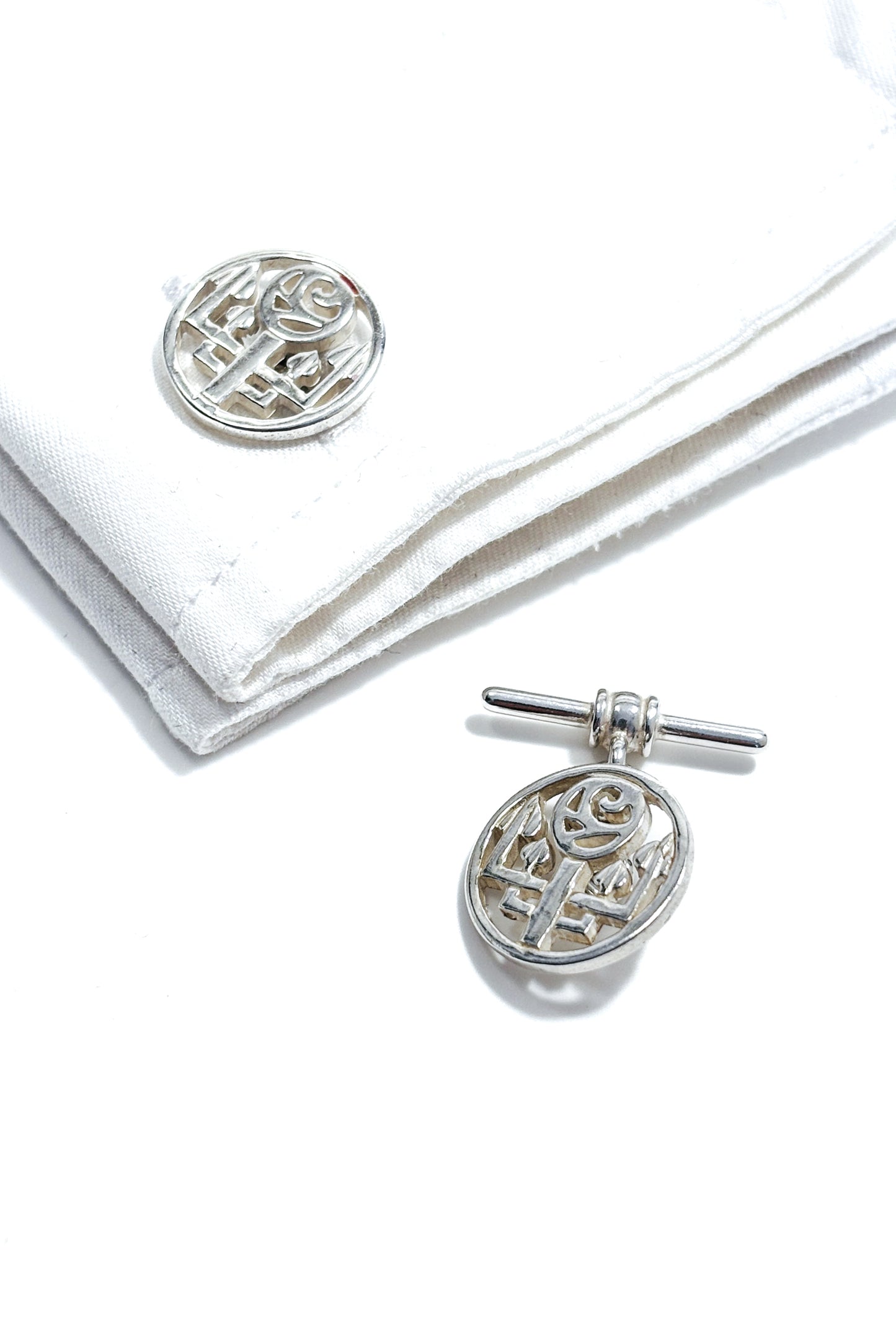 925 silver circular Nouveau style cufflinks.