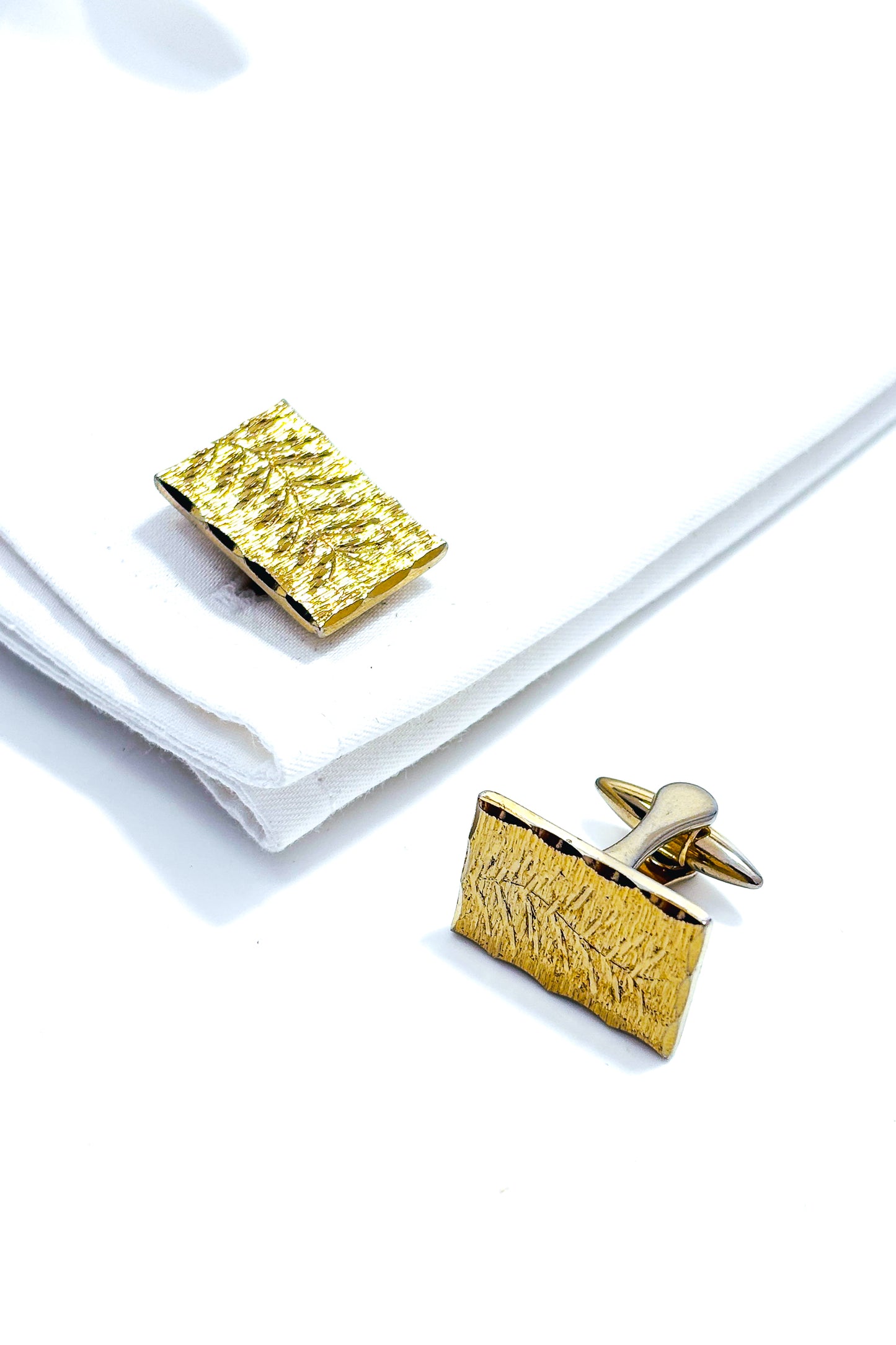 Stainless steel gold plated floral cufflinks.