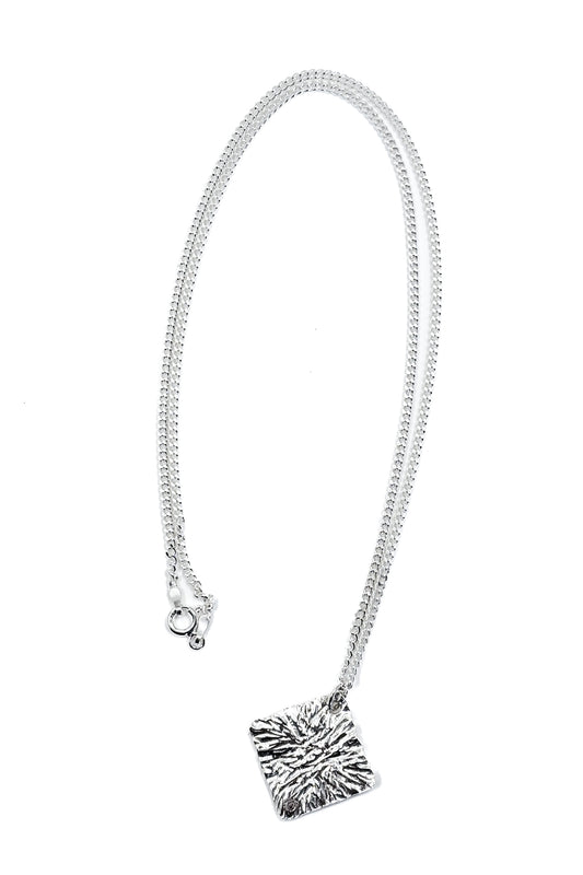 925 silver fracture design pendant.