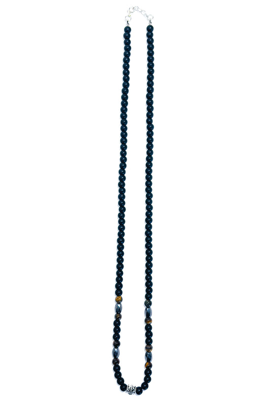 Beaded necklace with 925 silver clasps.