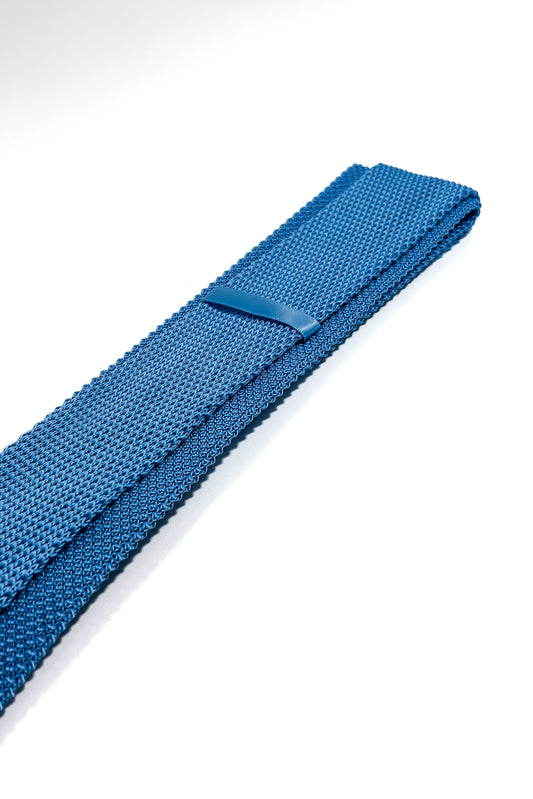 Light blue knitted 6cm tie.