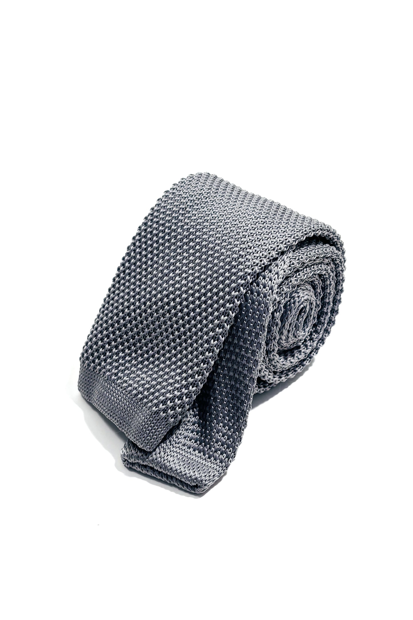 Light grey knitted 6cm tie.