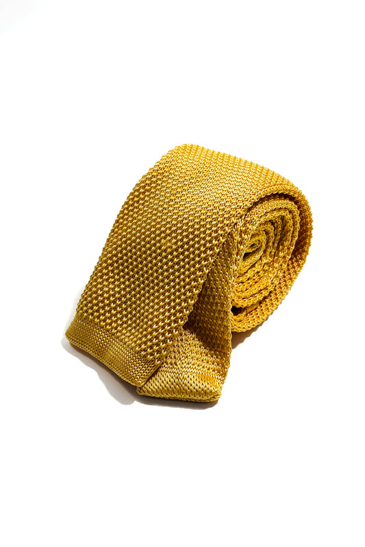 Yellow knitted 6cm tie.