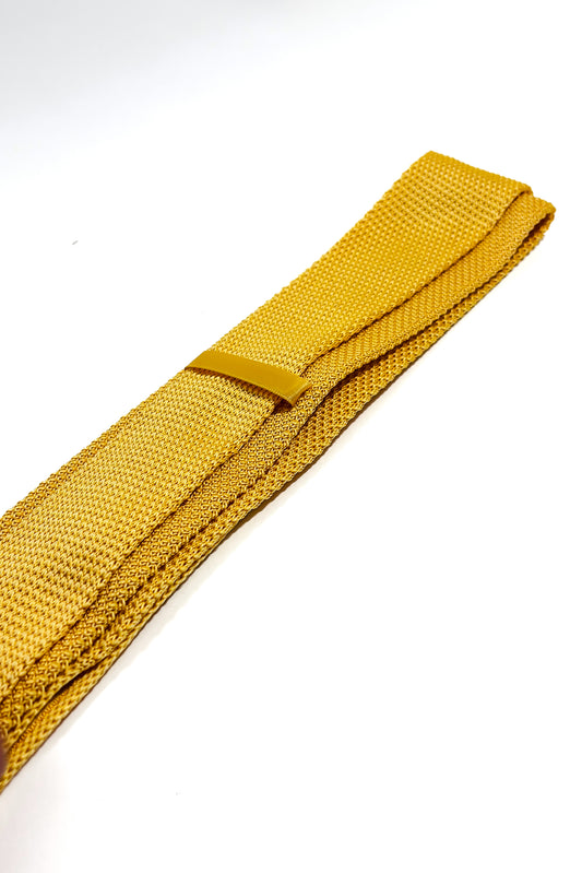 Yellow knitted 6cm tie.
