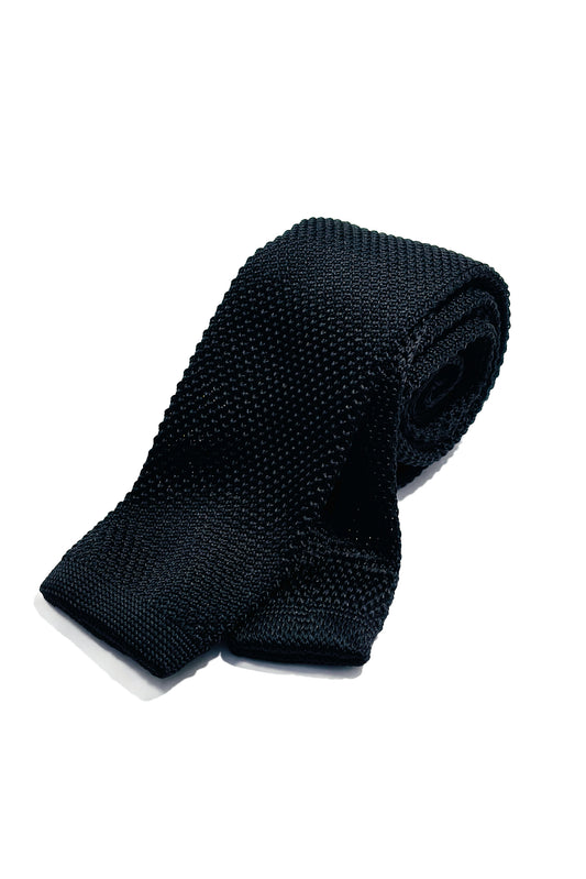 Black knitted 6cm tie.