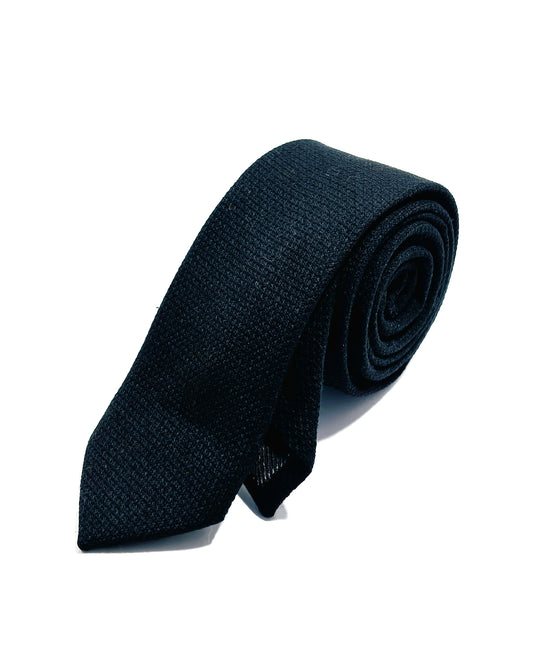 Slim 6cm black textured tie.