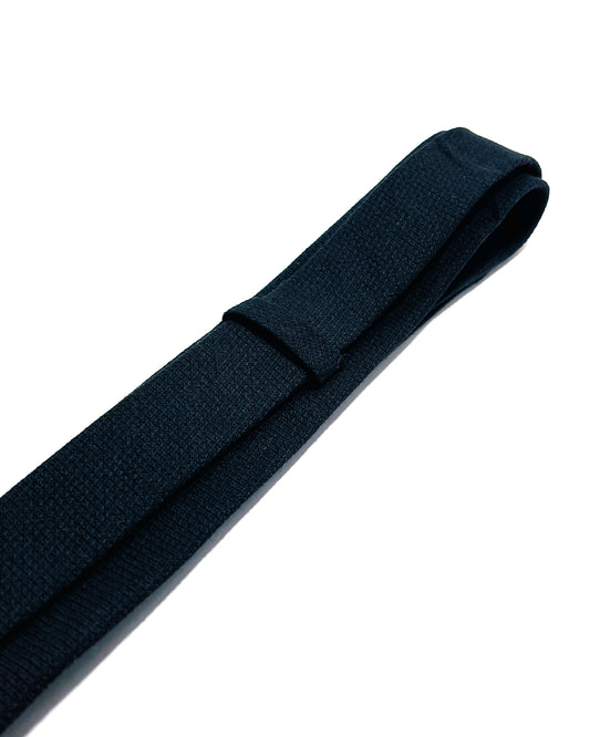 Slim 6cm black textured tie.