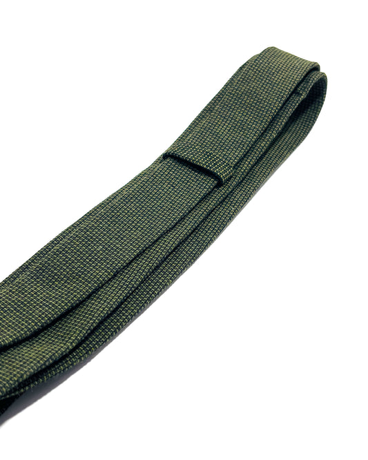 Slim 6cm moss green textured tie.