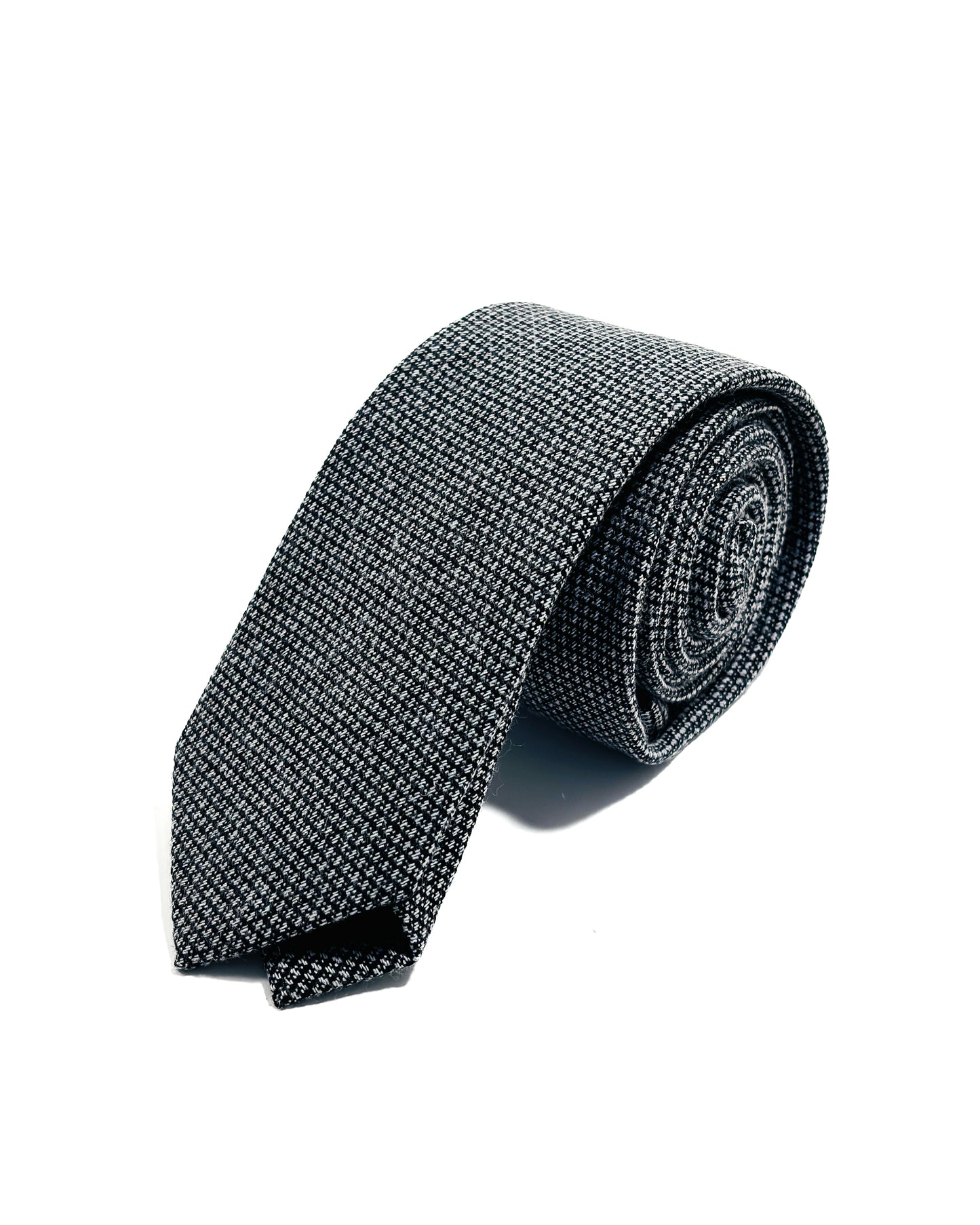 Slim 6cm light grey textured tie.