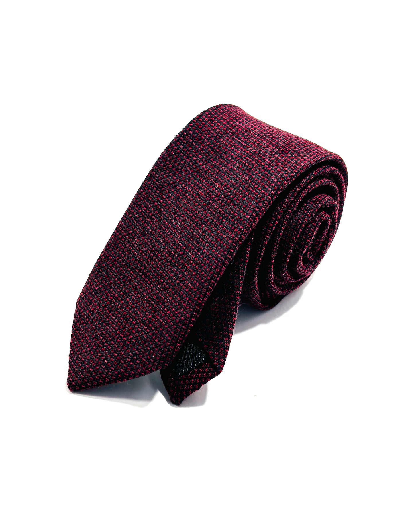 Slim 6cm maroon textured tie.