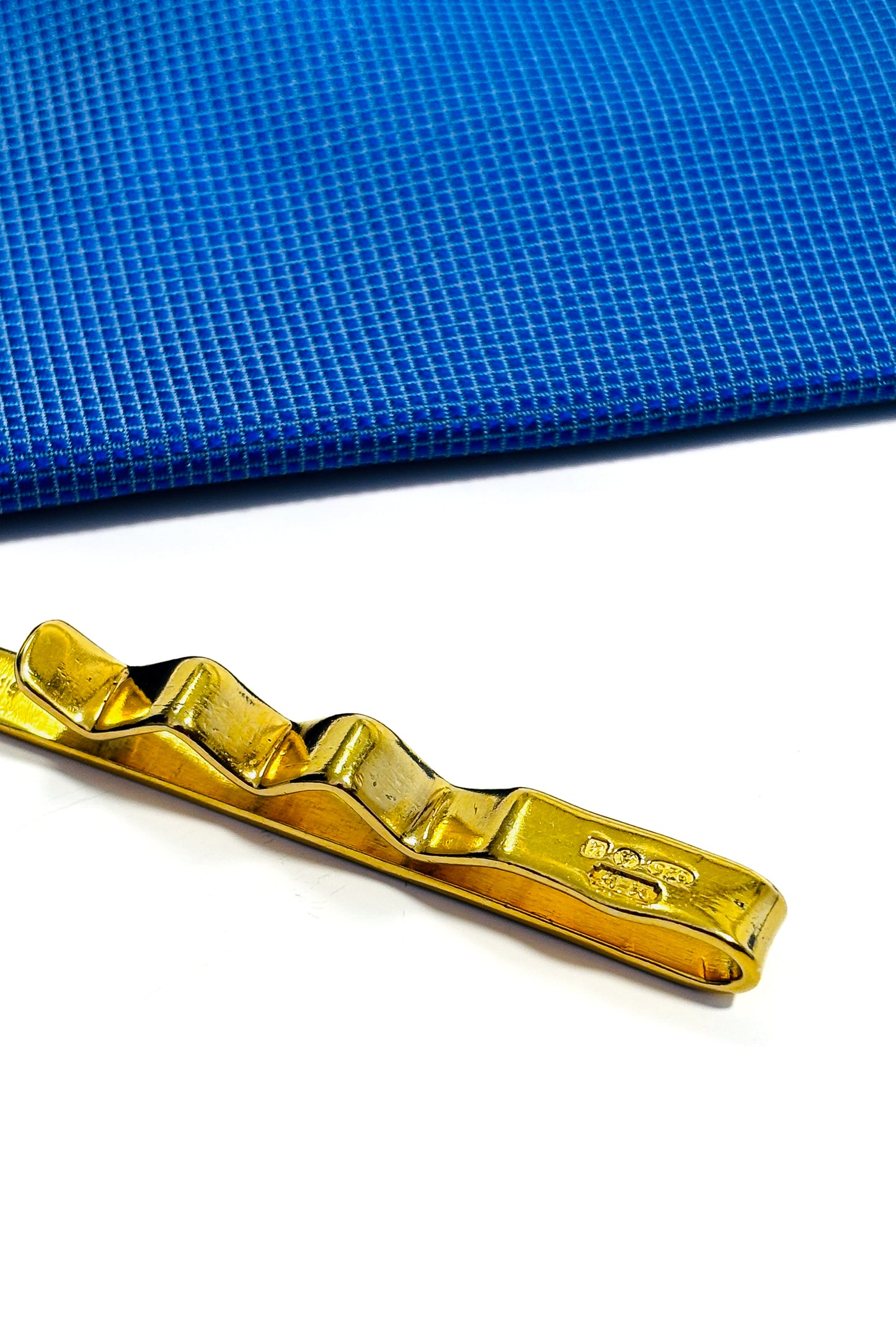 Gold plated 925 silver floral tie clip.