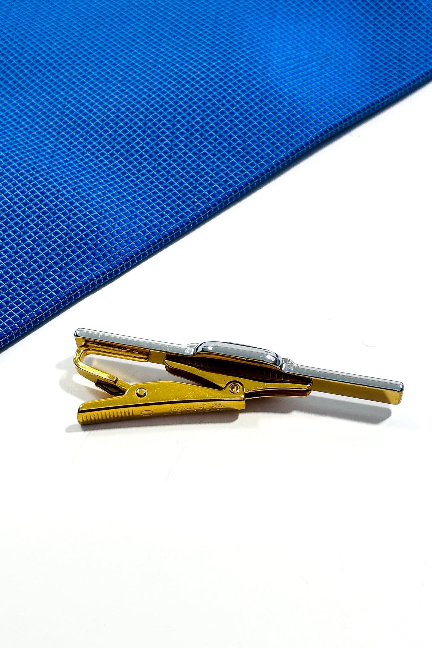2 tone Wedgwood tie clip.